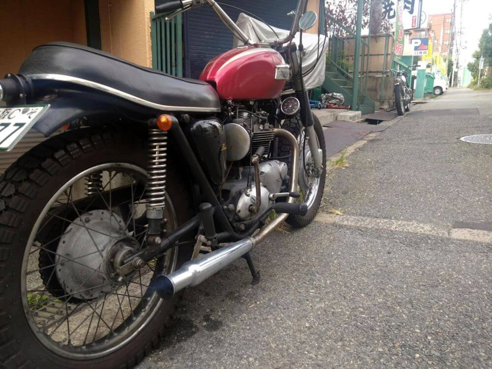 TRIUMPH T140V